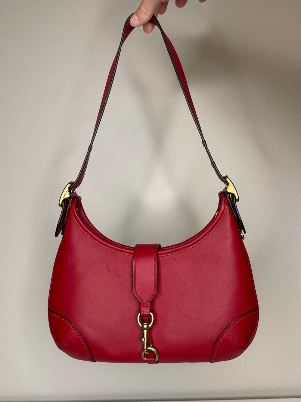 COACH The Coach Originals Hamptons 2005
Glovetanned Gold Hardware Crescent Bag